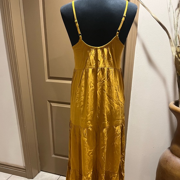 Dress size Small long really cute - Picture 3 of 4